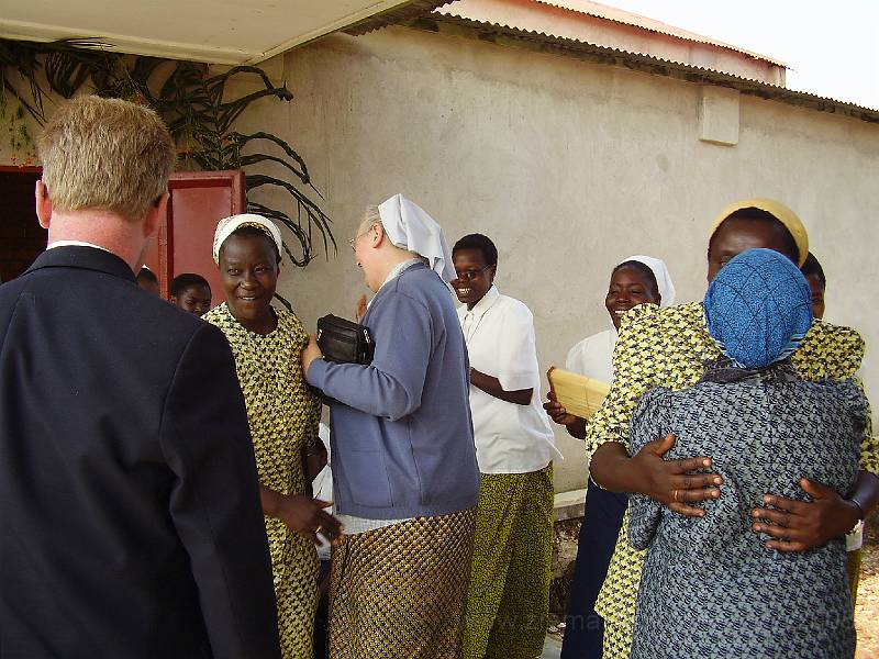 0042 Ontvangst in Karibu I Bunia.JPG